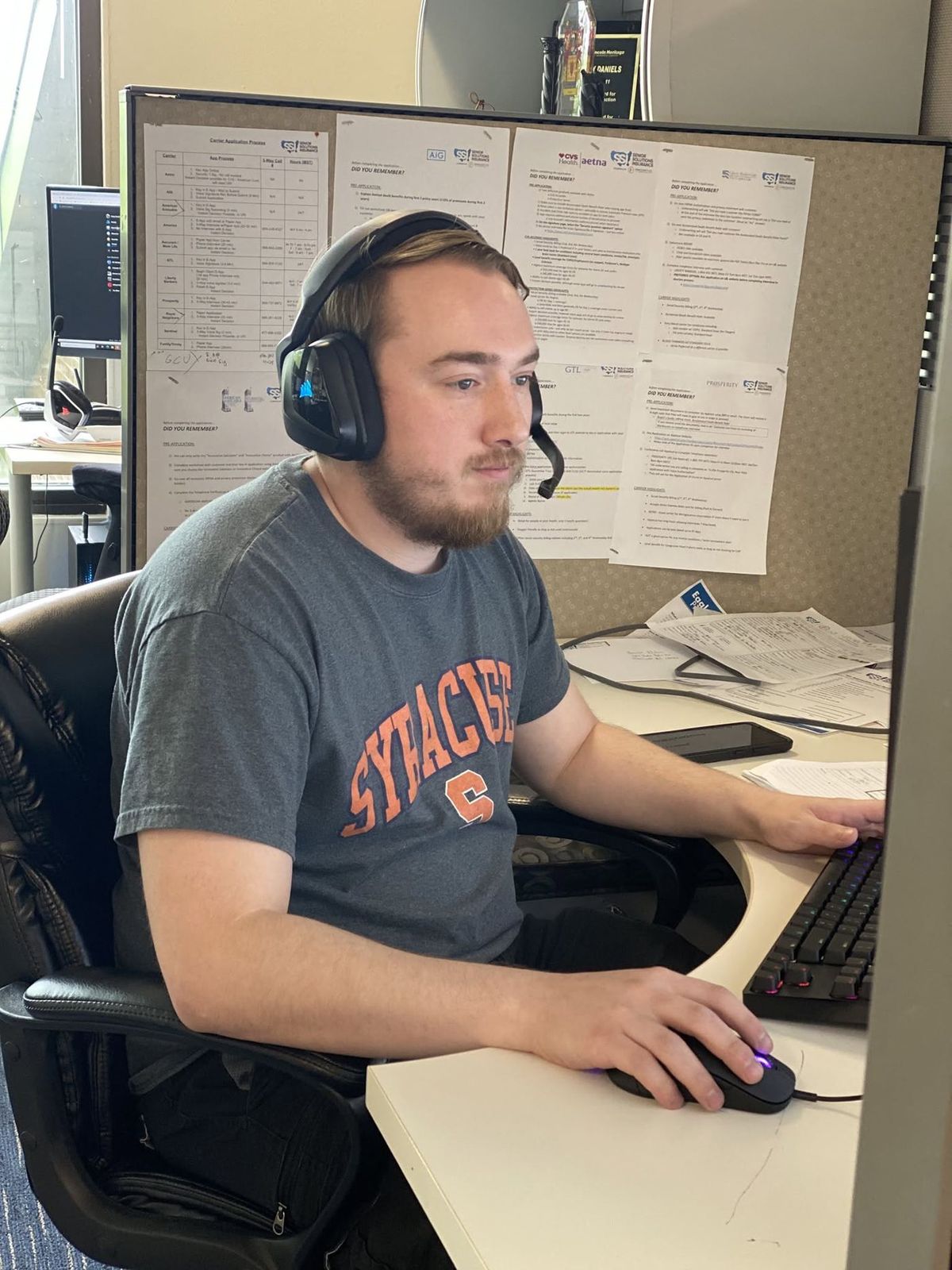 A Senior Solutions agent at her computer
