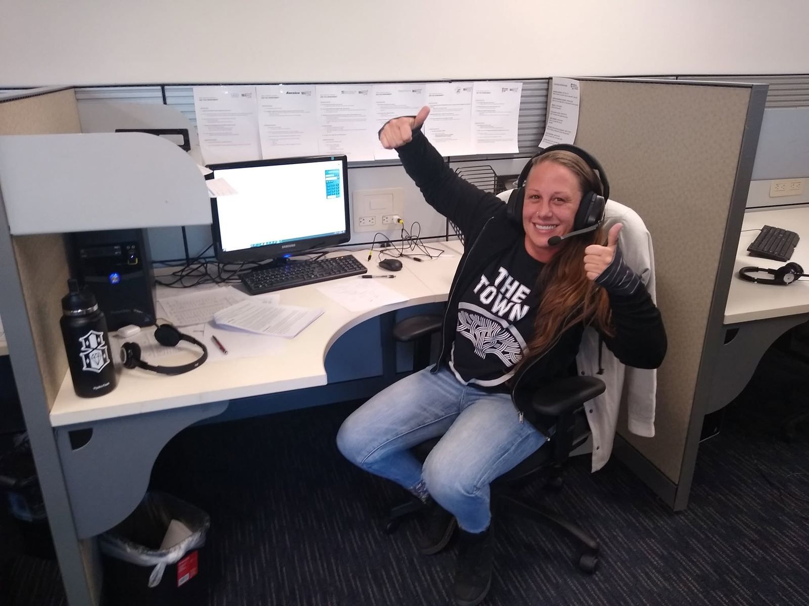 A Senior Solutions agent giving a thumbs up at his desk